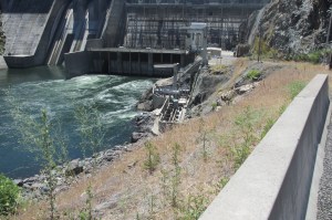 This how rough the river was by the dam and the staircase 